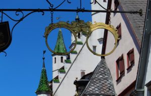 登坂絵莉のメガネ姿が可愛い！今現在の病気の回復具合！引退や結婚の噂について！