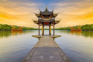 山下智博の収入源や年収！中華の壺で話されている内容！結婚する彼女はいる？